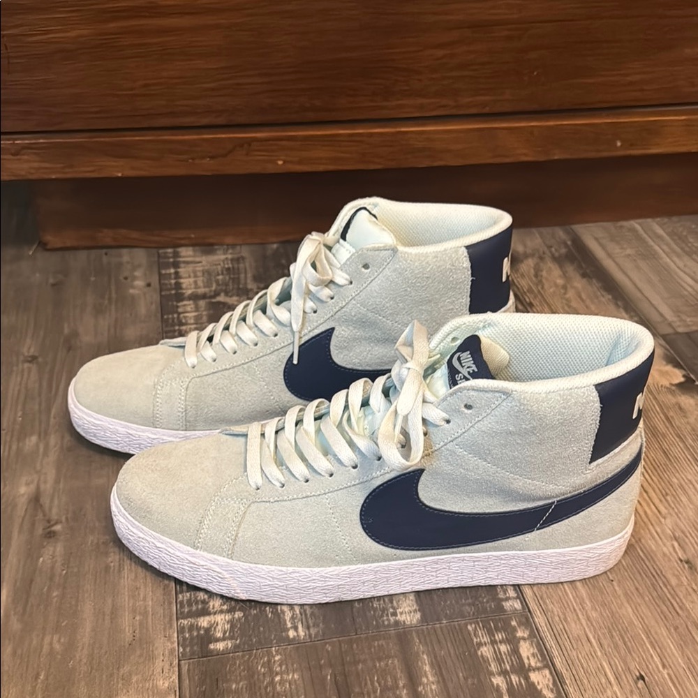 Nike Suede Zoom Blazer SB- Mid in Barely Green and navy check